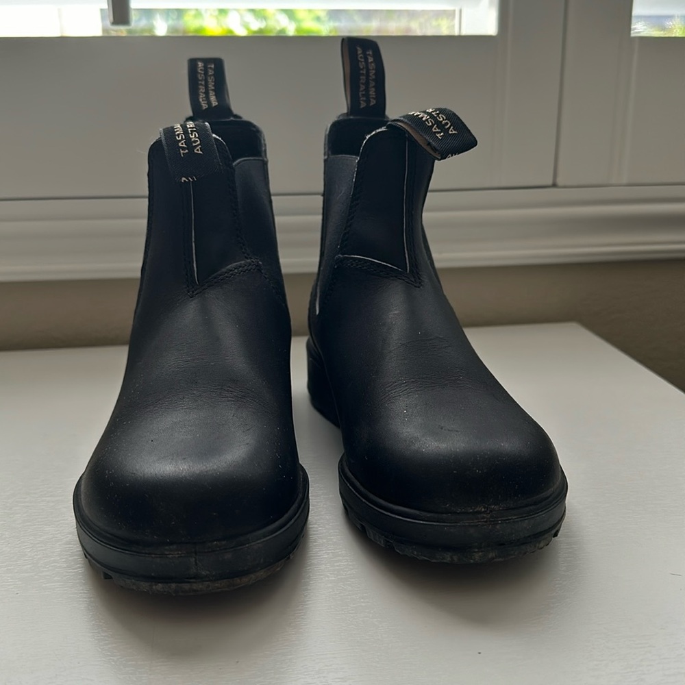 Barely used black Blundstones.
